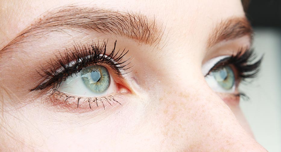 A woman with eyelid surgery in Dallas shows off her fantastic results from surgery.
